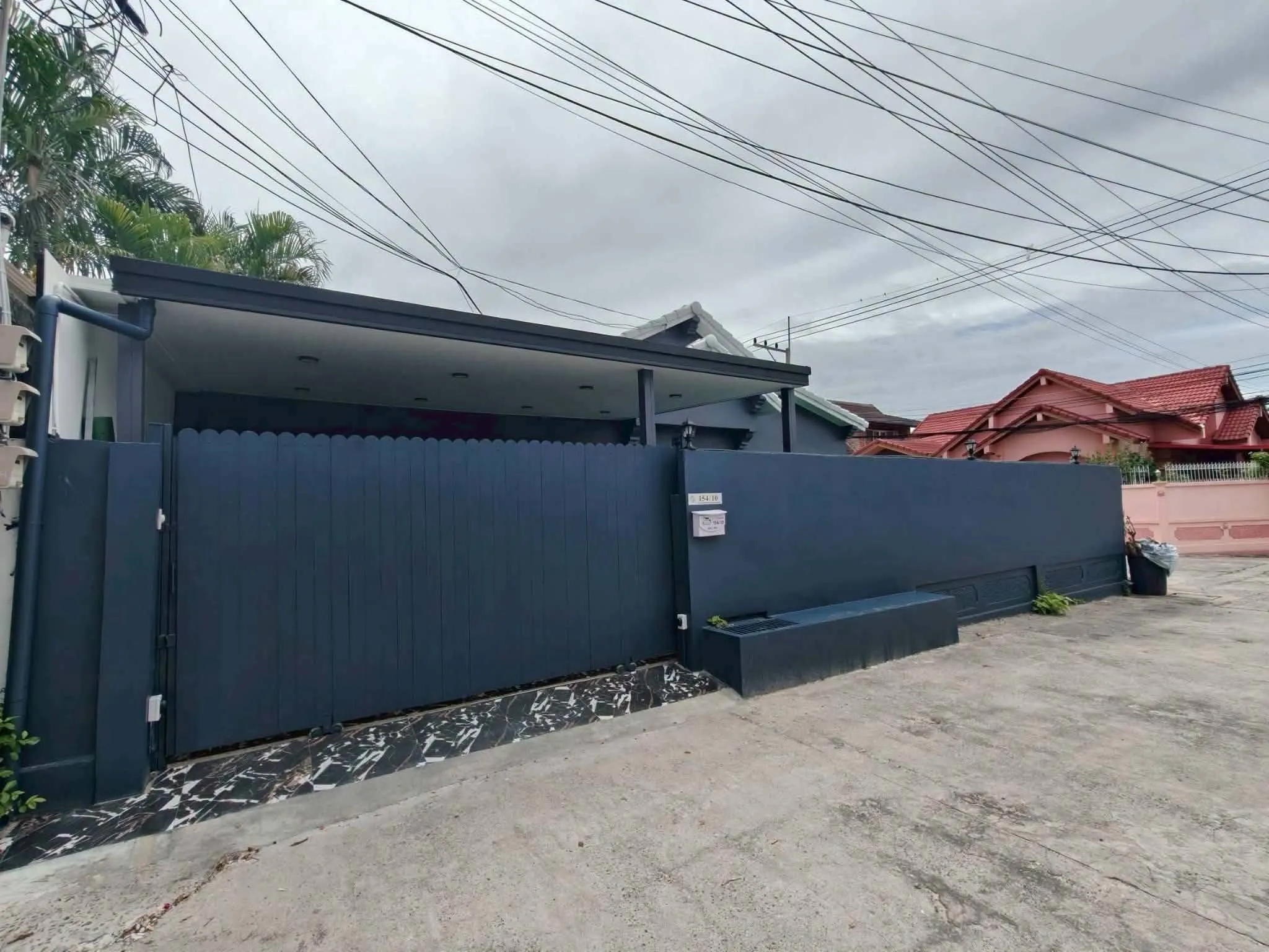 Contemporary 4-Bedroom Private Pool Villa on Thappraya Soi 15