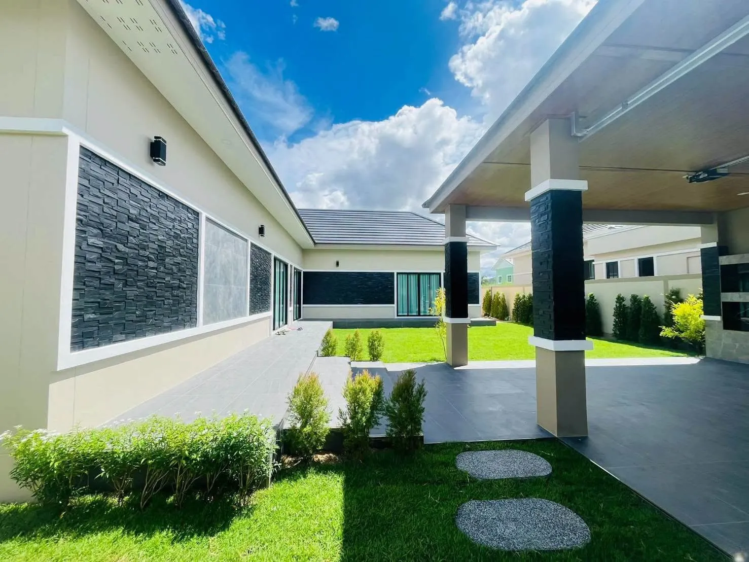 Newly Built Modern Detached Villa near Mabprachan Lake
