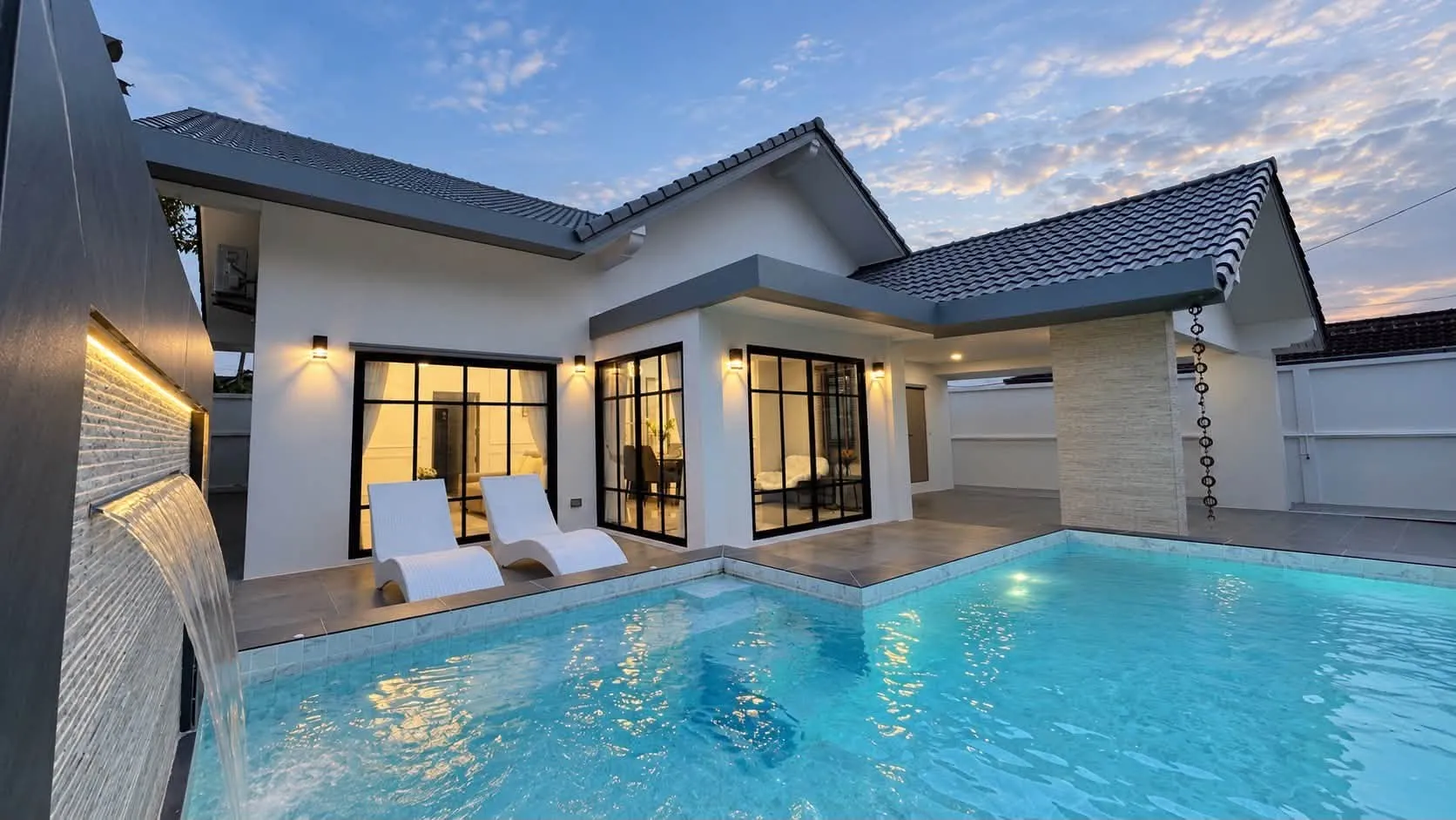 Turnkey Modern Pool Villa at Areeya Villa Mapprachan