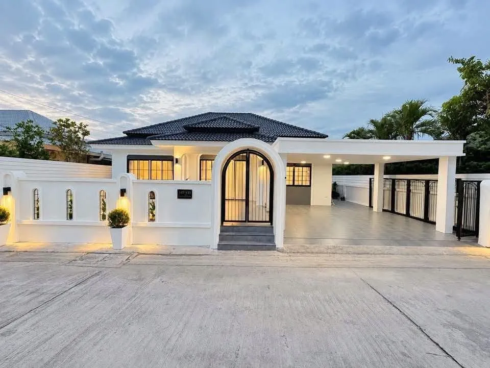 Modern Classic Single-Storey Pool Villa at Pattaya Tropical 2