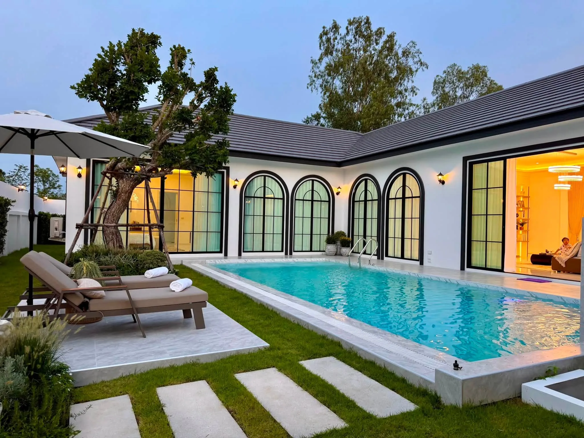 Bespoke Modern Classic Luxury Pool Villa near Mapprachan Lake