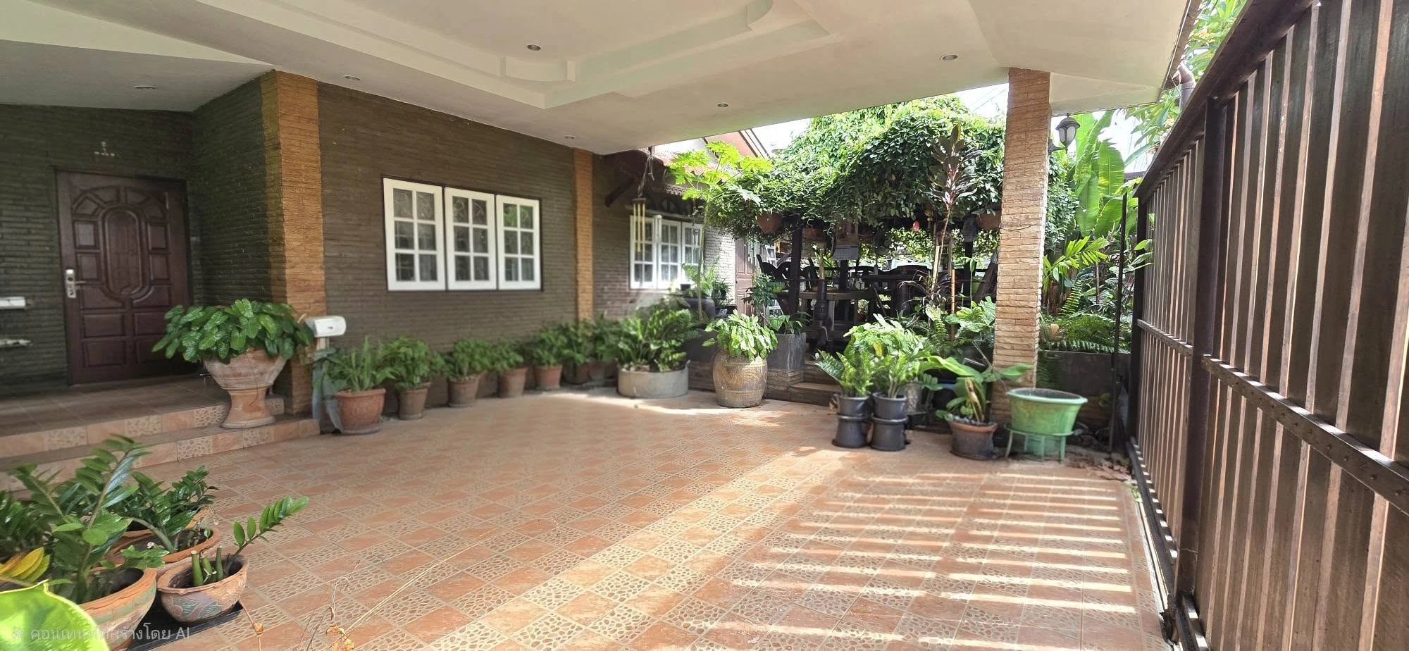 Single-Storey Teak Wood Residence on Sukhumvit 73, Pattaya
